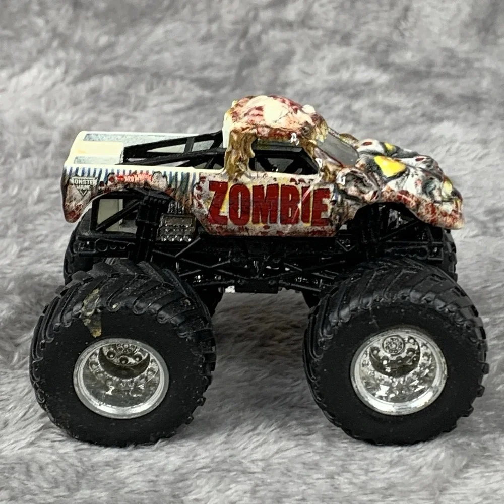 Hot Wheels Monster Trucks lot of 2 Trucks 1:64 Zombie & Wild Thang Preowned